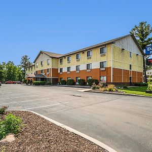 Days Inn & Suites By Wyndham Traverse City